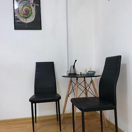 In The Center Of The City 2Rooms Tbilisi Exterior foto