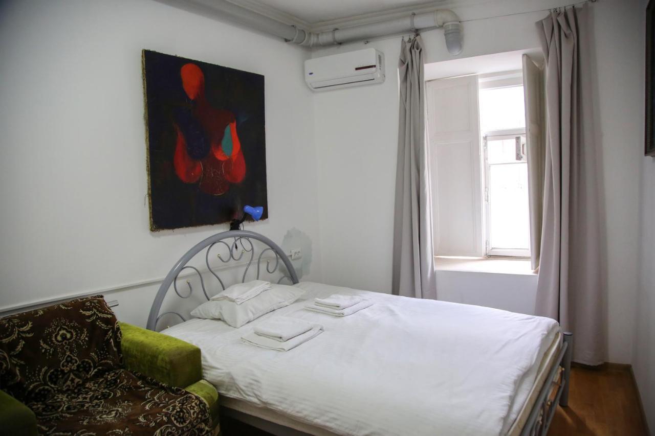 In The Center Of The City 2Rooms Tbilisi Exterior foto
